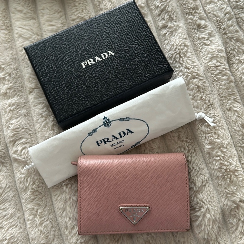 Small Saffiano Wallet in Alabaster - gently used :)